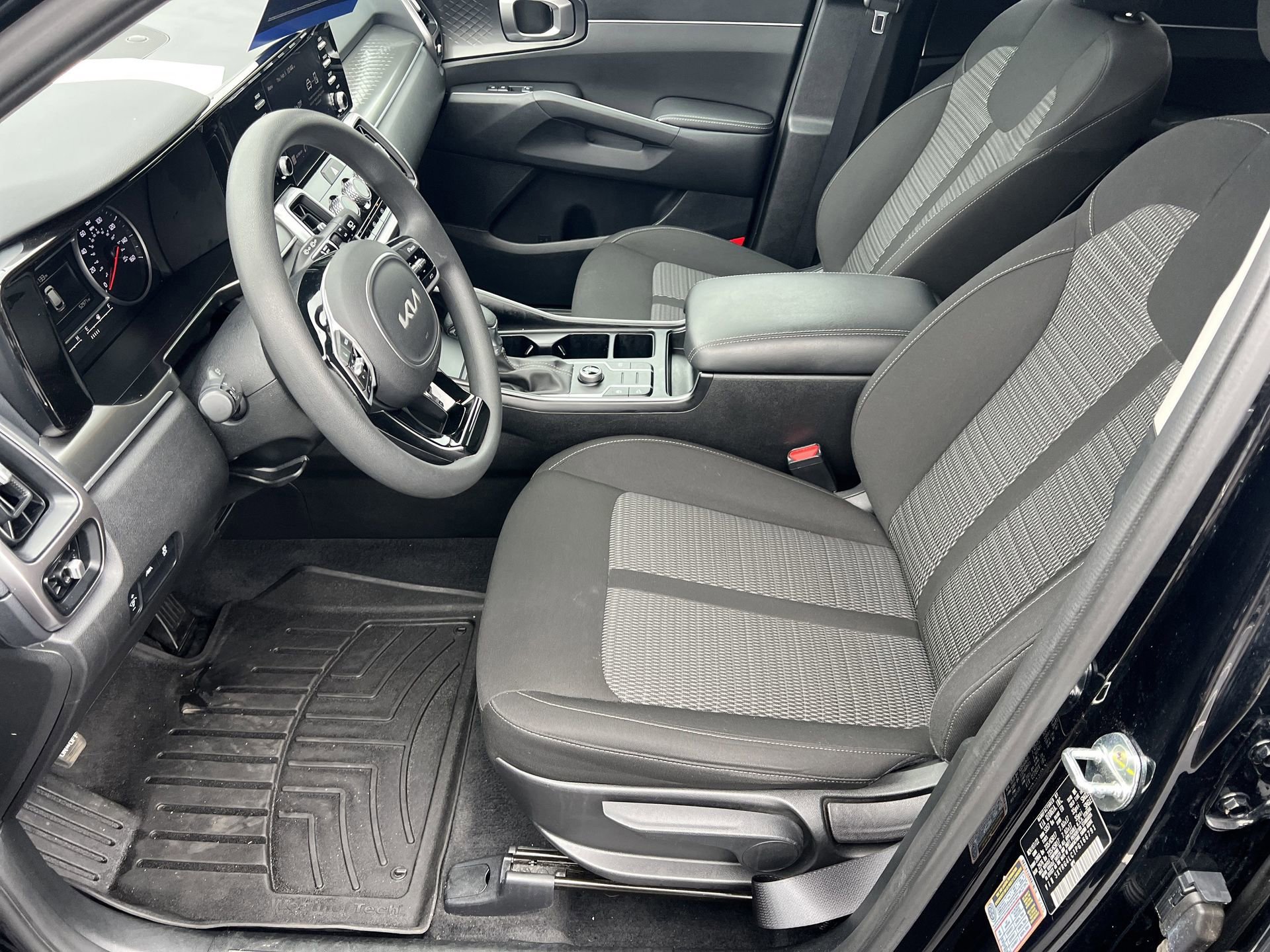 Used 2023 Kia Sorento LX image 22