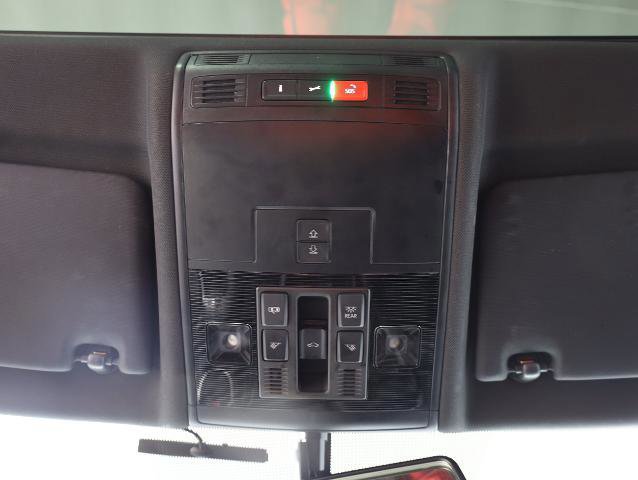 Used 2021 Volkswagen Tiguan SE R-Line image 16