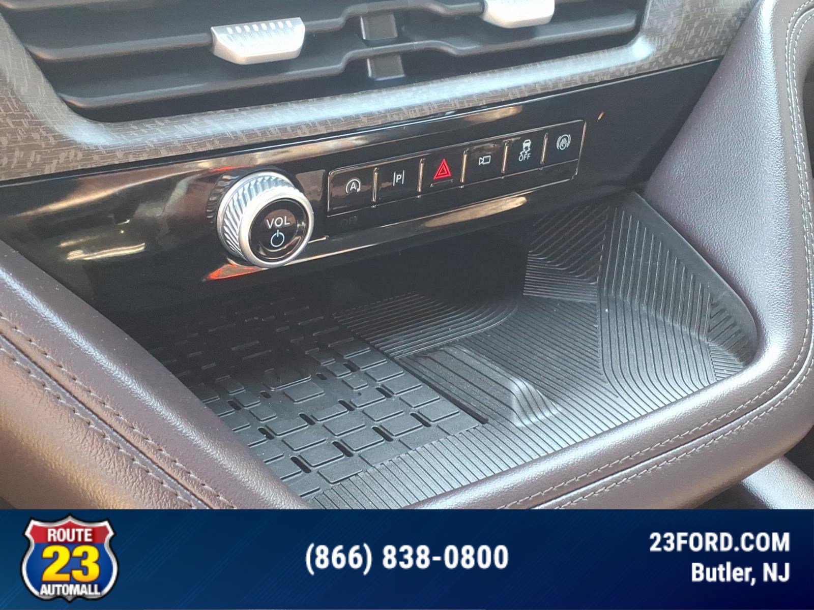 Certified 2025 Ford Explorer Platinum w/ Ultimate Package AWD/4WD image 19