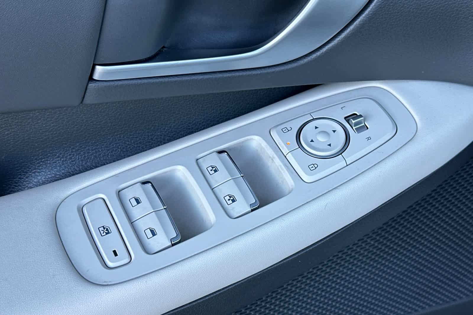 Used 2025 Hyundai Sonata SEL FWD image 13