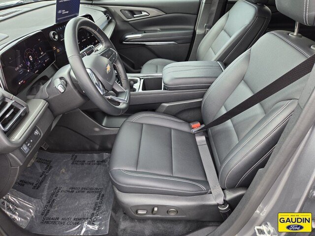 Used 2026 Chevrolet Traverse LT FWD image 11