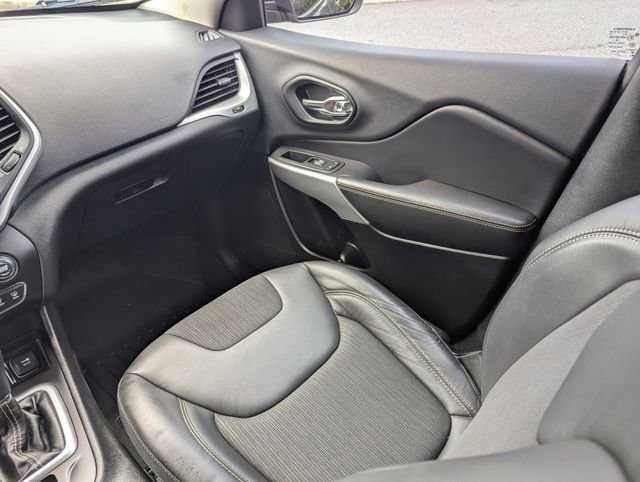 Used 2018 Jeep Cherokee Latitude Plus image 16