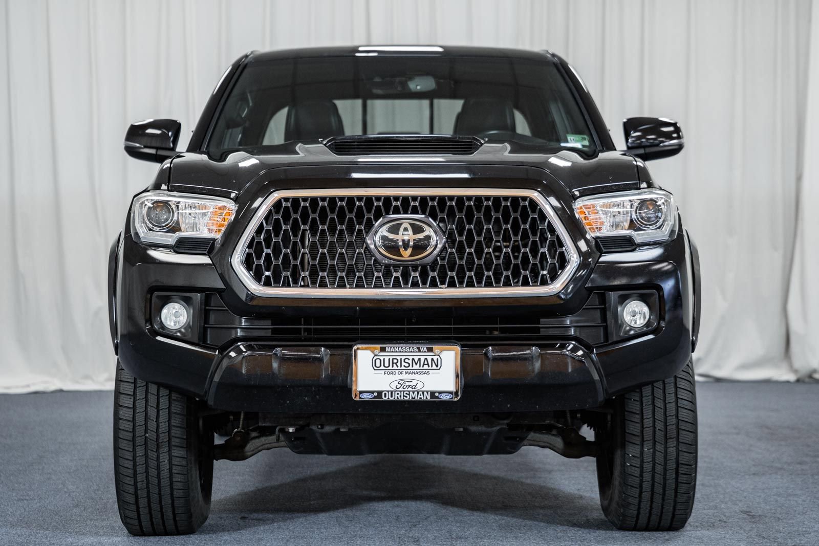 Used 2019 Toyota Tacoma TRD Sport image 2