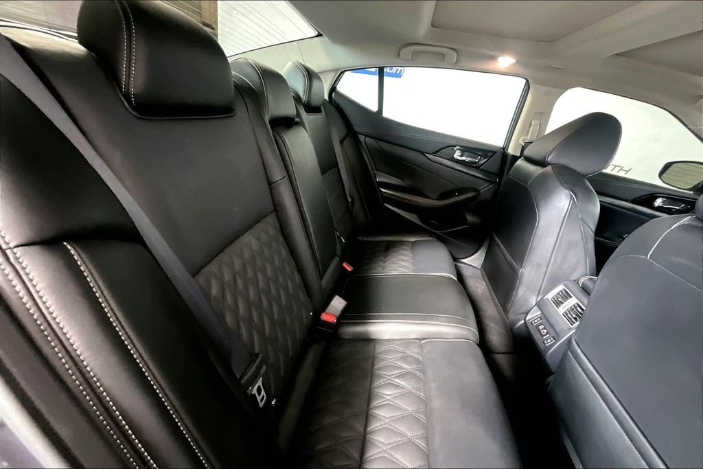 Used 2023 Nissan Maxima Platinum w/ Sport Mat Group FWD image 22