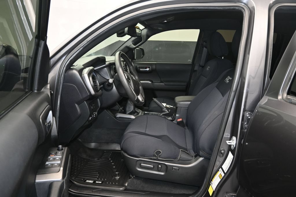 Used 2022 Toyota Tacoma TRD Sport w/ Technology Package AWD/4WD image 12
