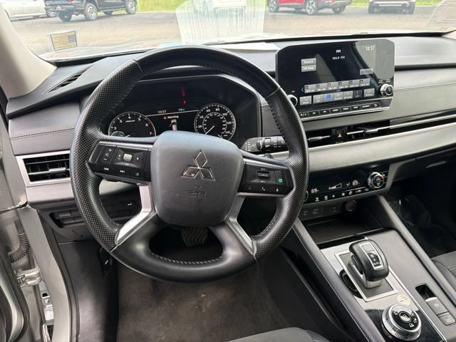 Used 2024 Mitsubishi Outlander SE AWD/4WD image 15