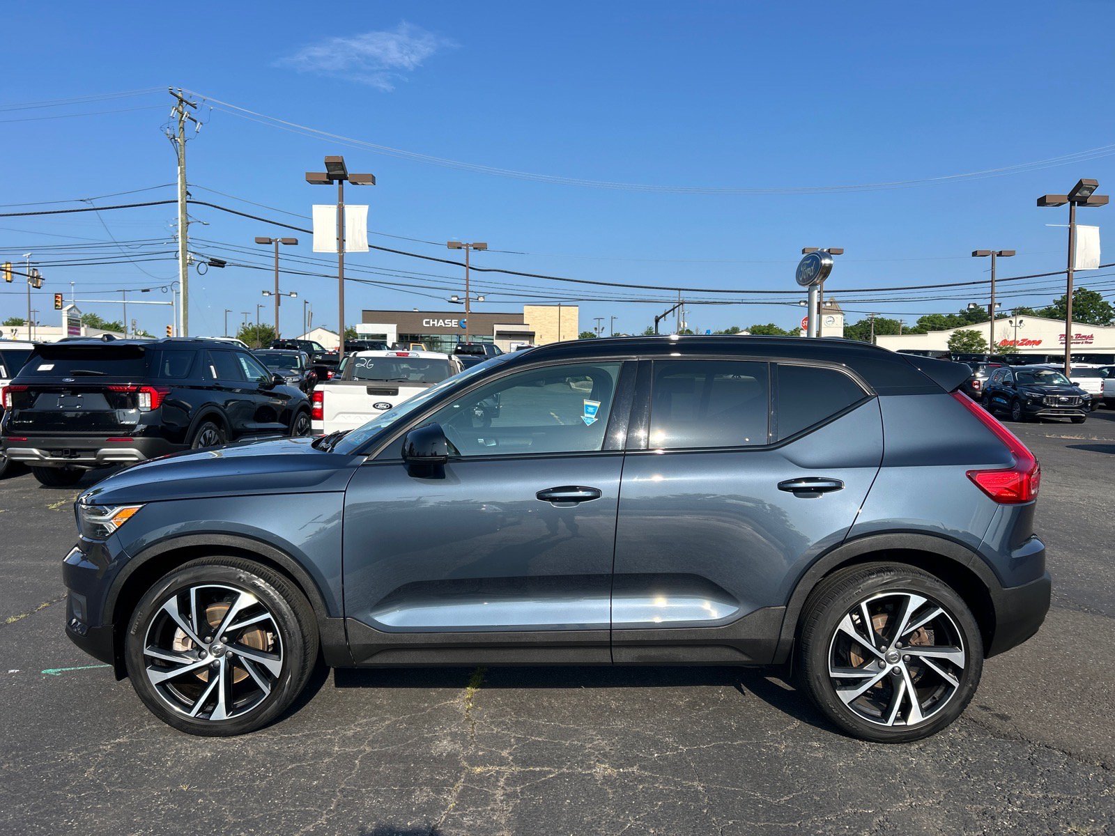 Used 2022 Volvo XC40 T5 R-Design w/ Climate Package AWD/4WD image 5