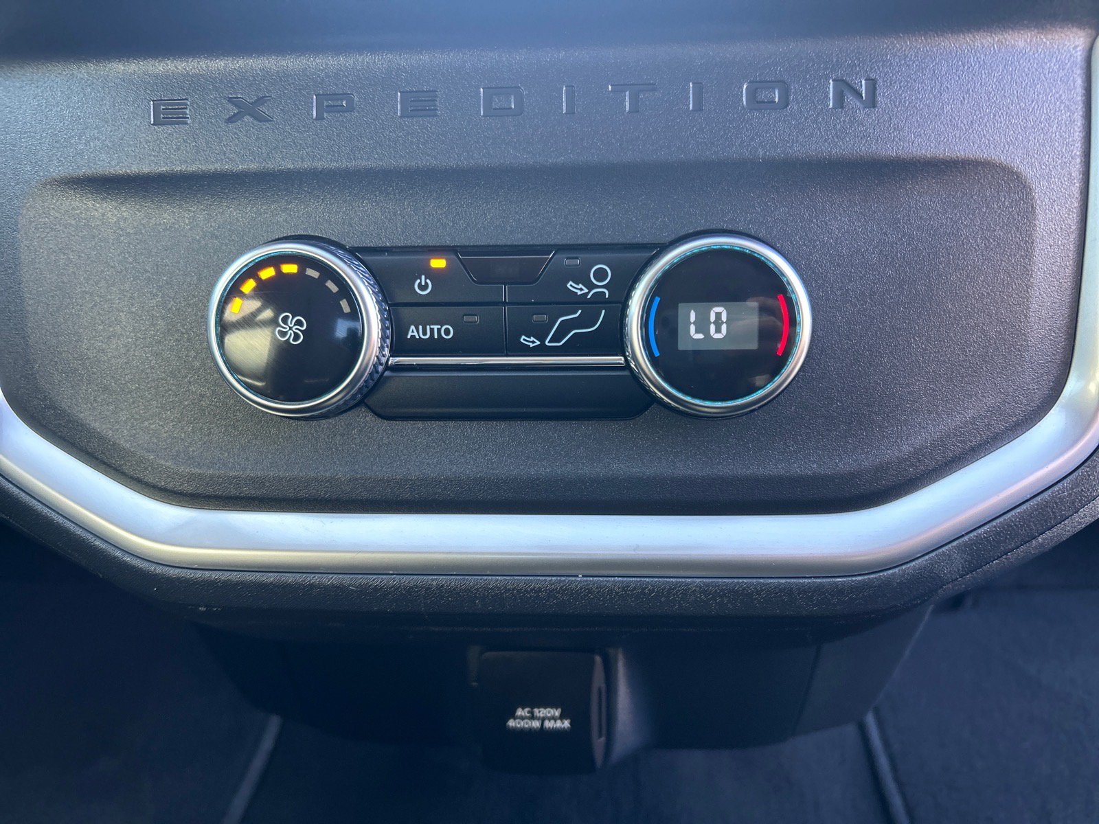 Certified 2025 Ford Expedition Active AWD/4WD image 24