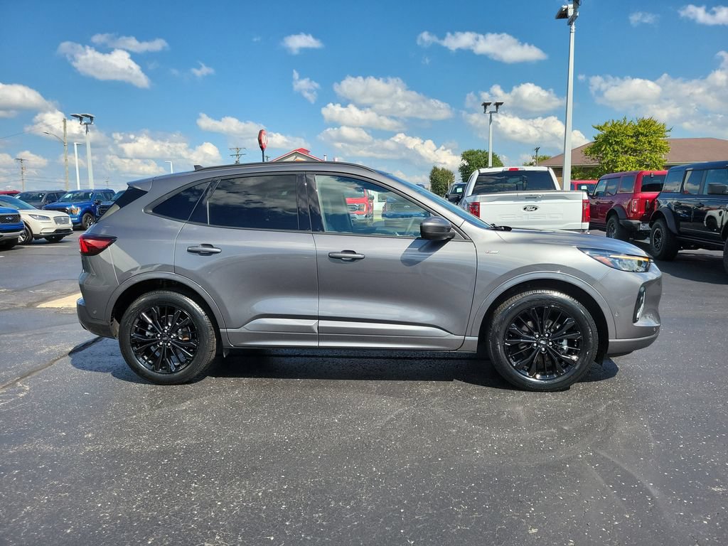 Certified 2023 Ford Escape ST-Line Elite w/ Premium Technology Package AWD/4WD image 3
