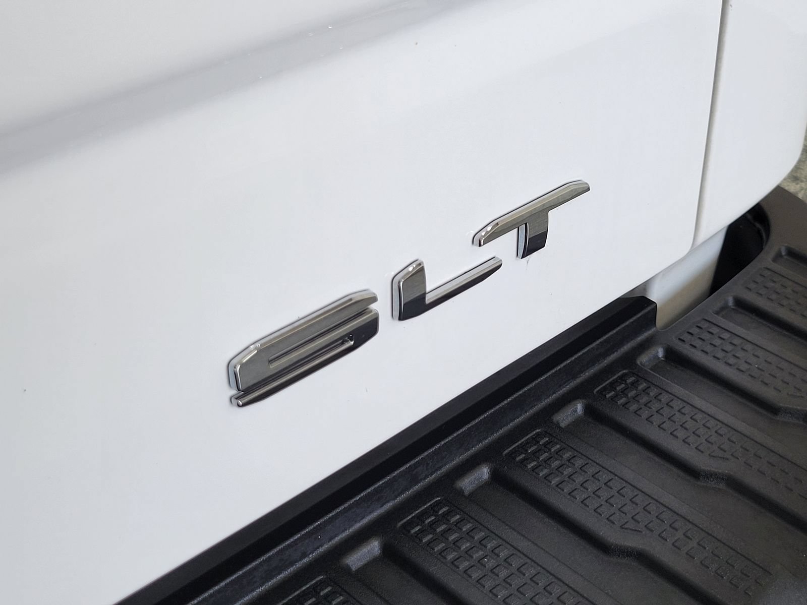 Used 2022 GMC Sierra 1500 SLT w/ SLT Premium Plus Package AWD/4WD image 33