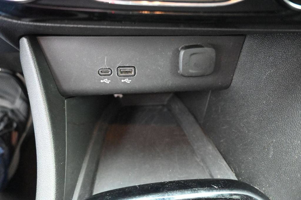Used 2025 Buick Encore GX Sport Touring FWD image 28
