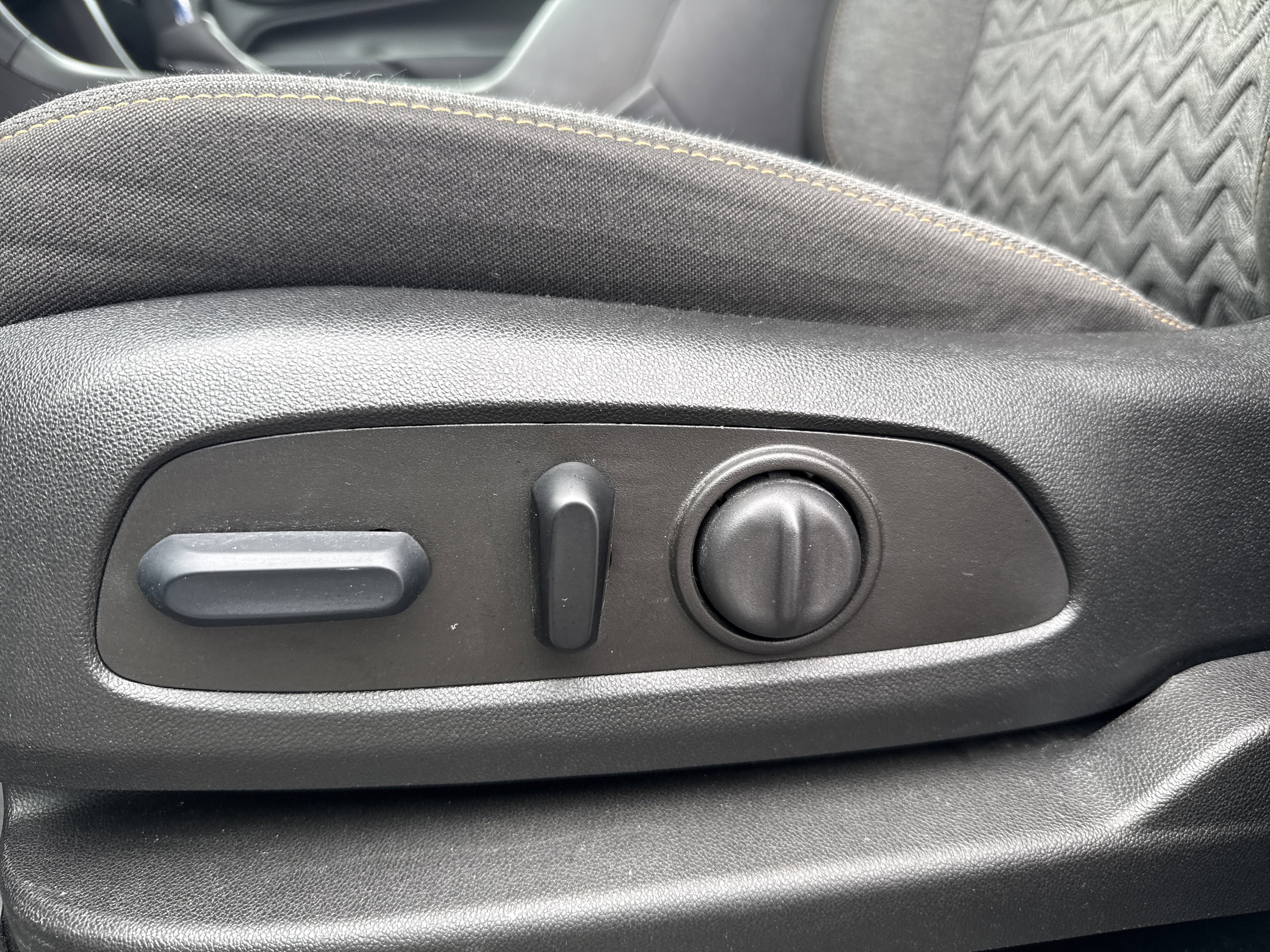 Used 2023 Chevrolet Equinox LT w/ LPO, Floor Liner Package image 13