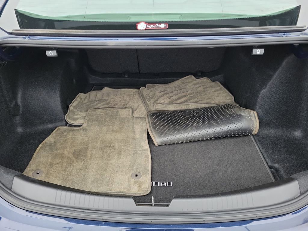 Used 2017 Chevrolet Malibu Premier w/ Driver Confidence Package image 10