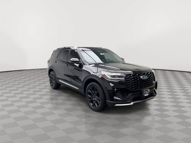 Certified 2025 Ford Explorer Platinum w/ Ultimate Package AWD/4WD image 39