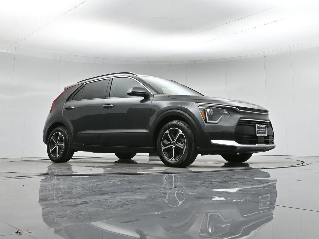 Used 2023 Kia Niro EX image 2
