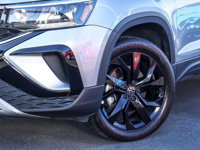 Used 2023 Volkswagen Taos SE w/ Black Wheel Package image 4