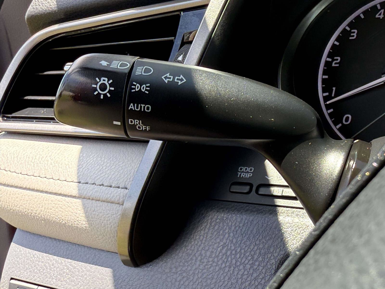 Used 2022 Toyota Camry SE FWD image 19