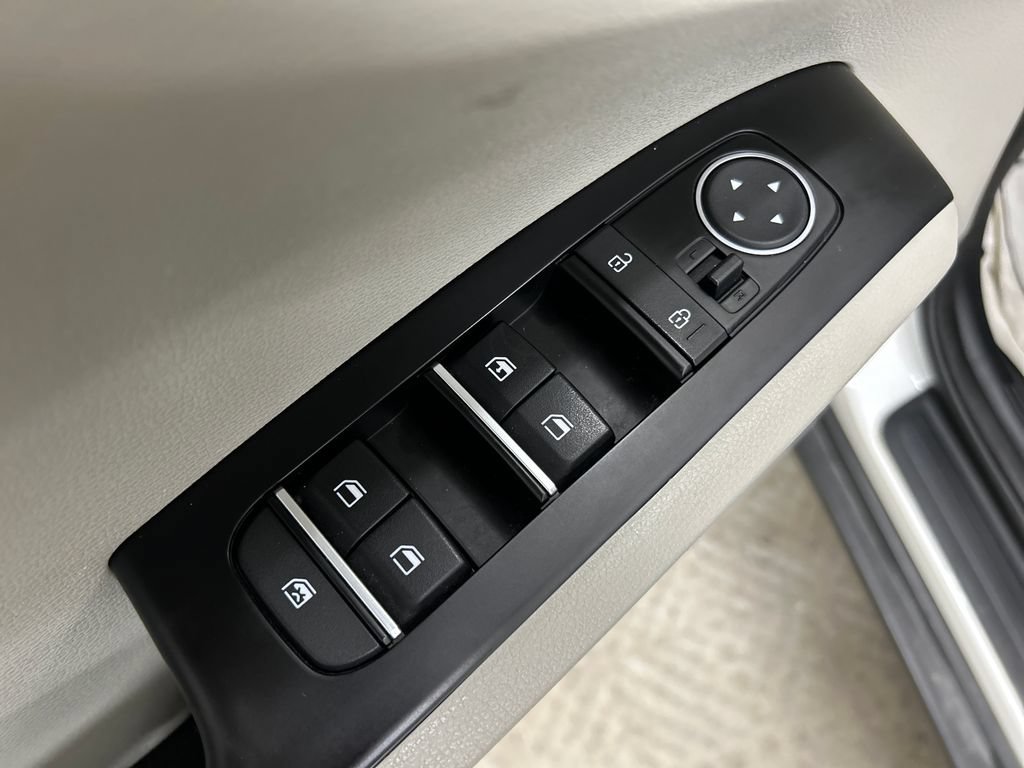 Used 2025 Kia Soul LX w/ LX Technology Package FWD image 17