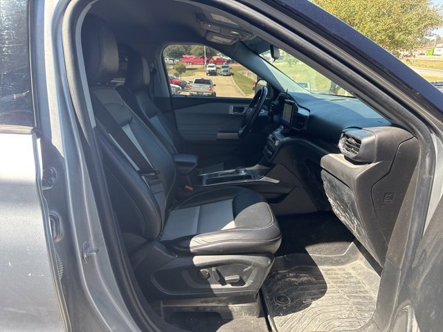 Certified 2022 Ford Explorer XLT w/ Equipment Group 202A image 12