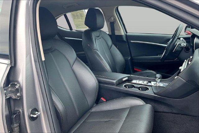 Used 2025 Genesis G70 2.5T RWD image 8