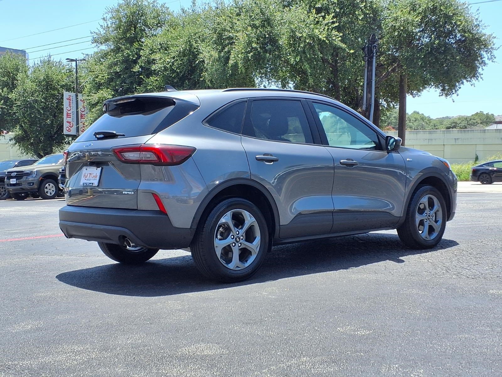Certified 2025 Ford Escape ST-Line Select AWD/4WD image 6