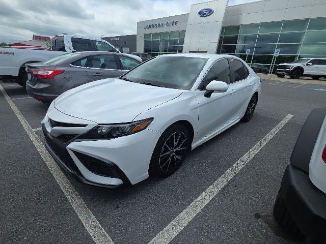 Used 2023 Toyota Camry SE FWD image 4