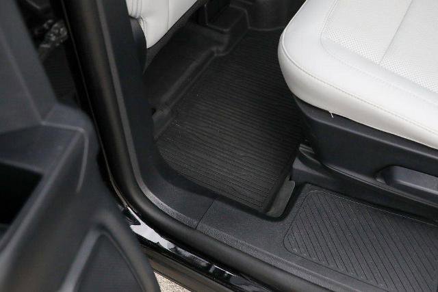 Certified 2025 Ford Explorer Platinum w/ LUX Leather Package AWD/4WD image 34