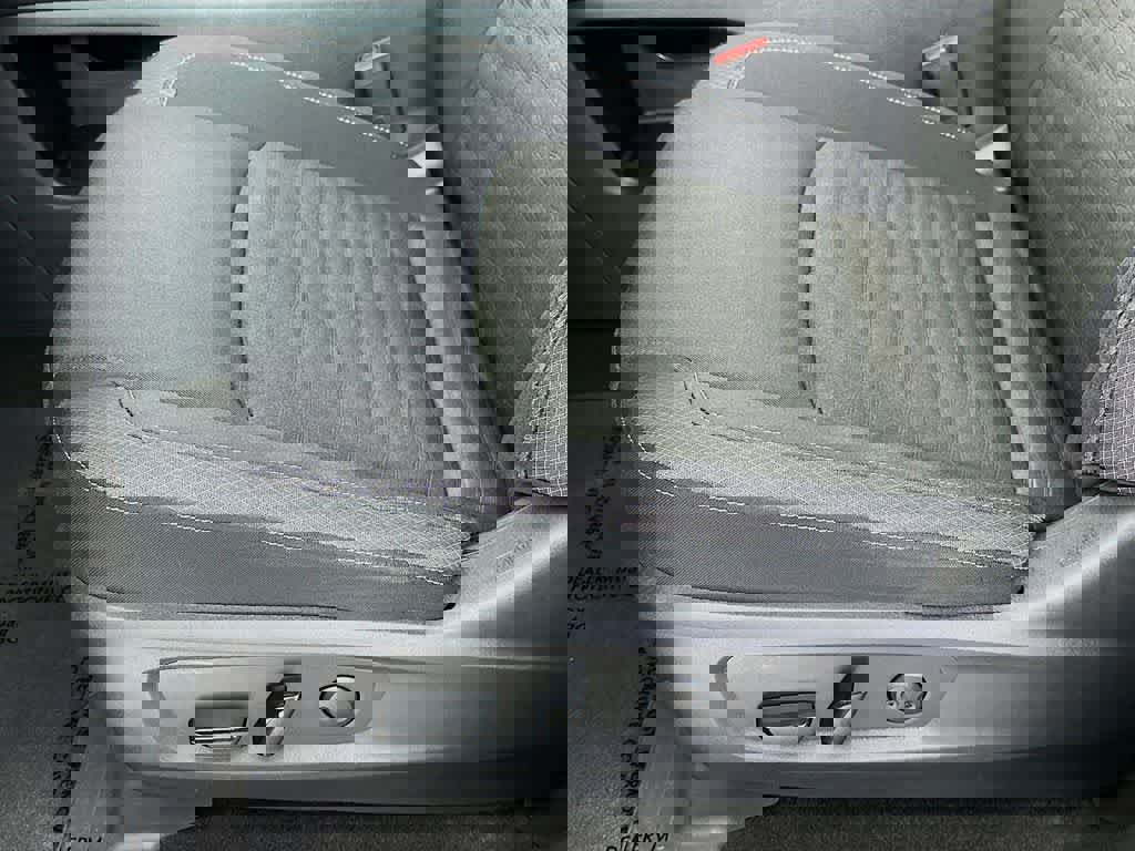 Used 2022 Nissan Pathfinder SV w/ SV Premium Package FWD image 30