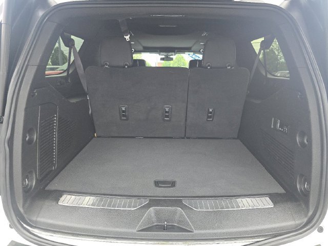 Used 2022 Chevrolet Suburban RST w/ Luxury Package AWD/4WD image 18