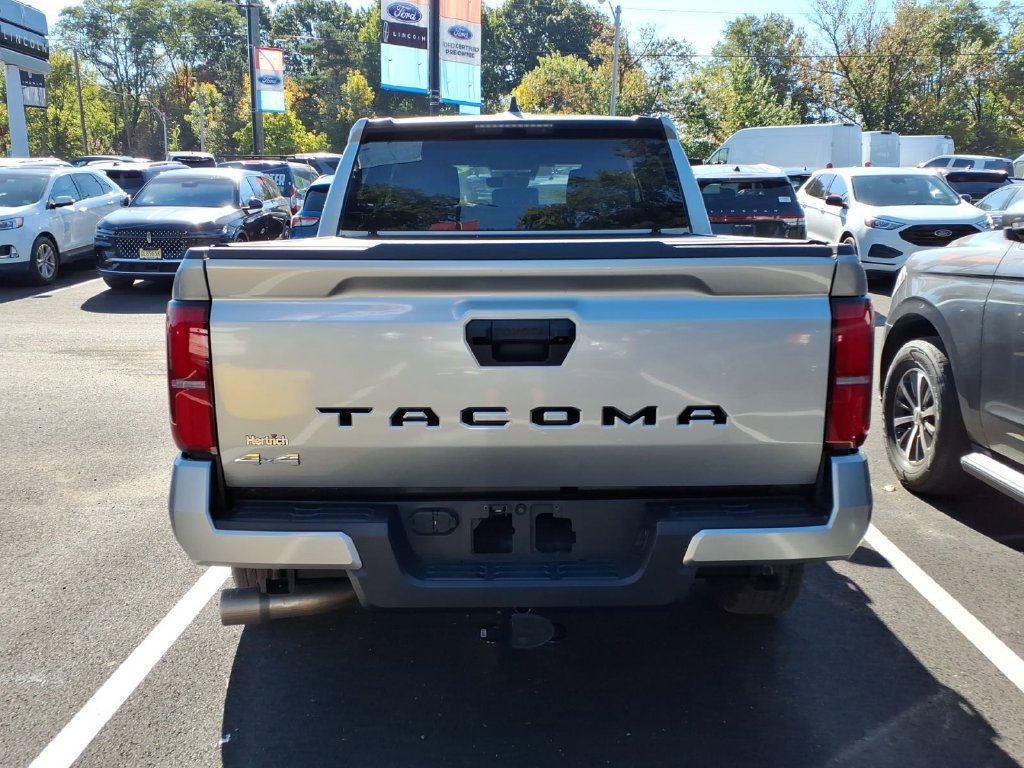 Used 2024 Toyota Tacoma SR5 AWD/4WD image 18