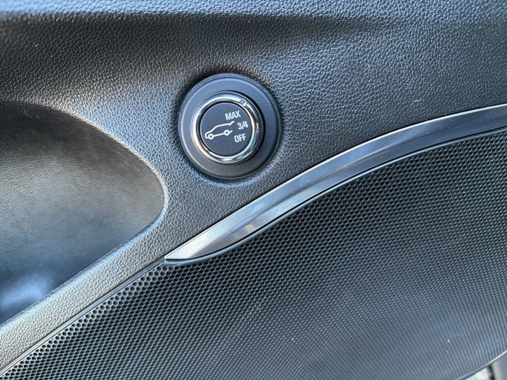 Used 2023 Buick Enclave Essence image 19