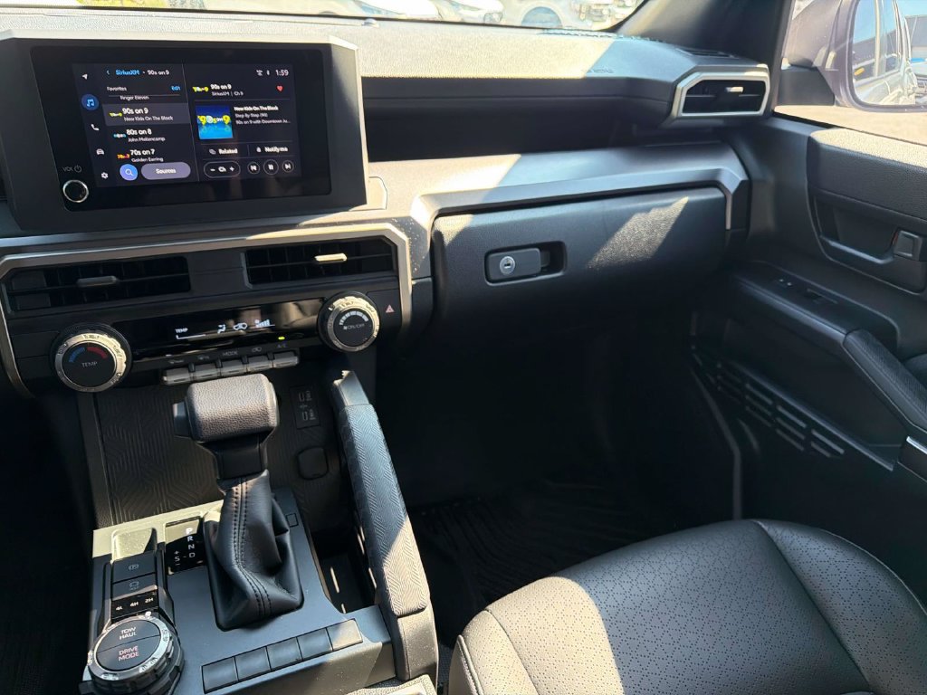 Used 2025 Toyota 4Runner SR5 AWD/4WD image 17