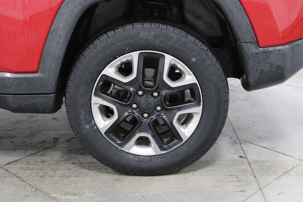 Used 2018 Jeep Compass Trailhawk w/ Leather Interior Group AWD/4WD image 19