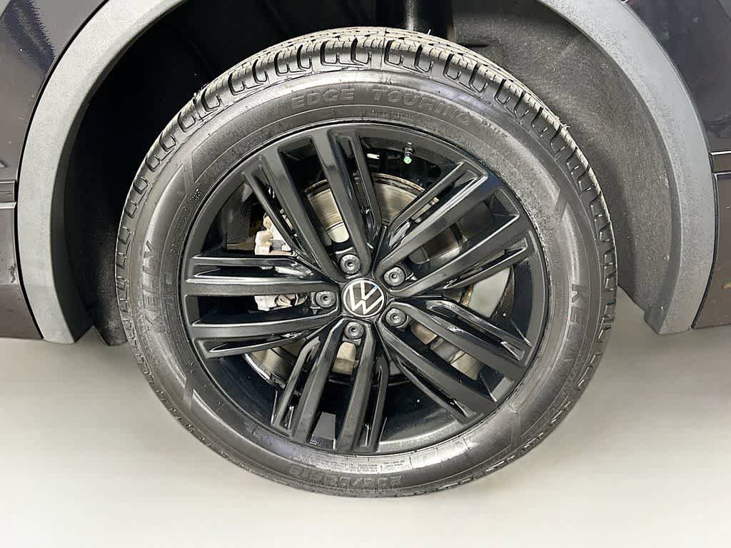 Used 2022 Volkswagen Tiguan SE R-Line FWD image 8