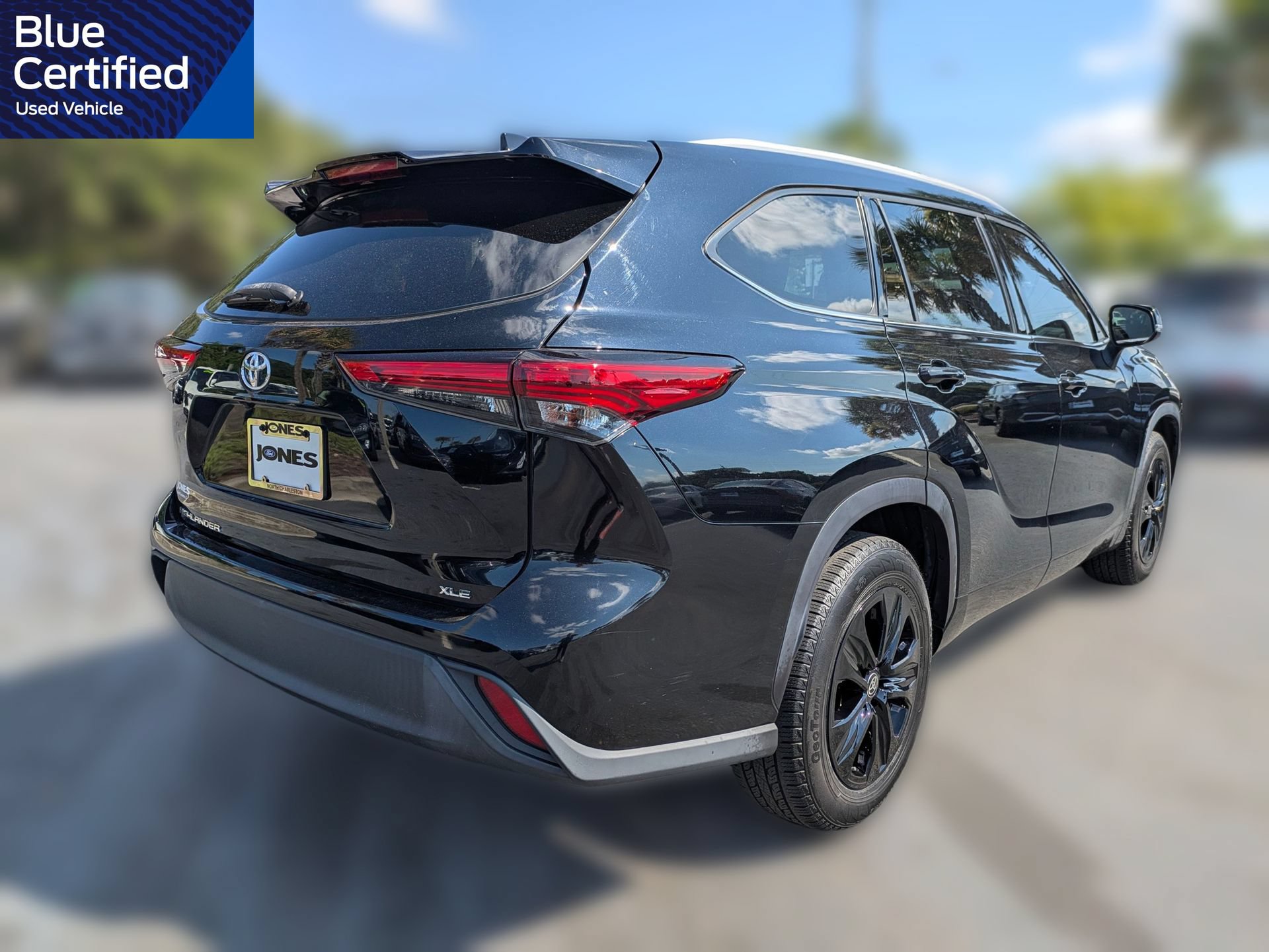 Used 2022 Toyota Highlander XLE FWD image 4