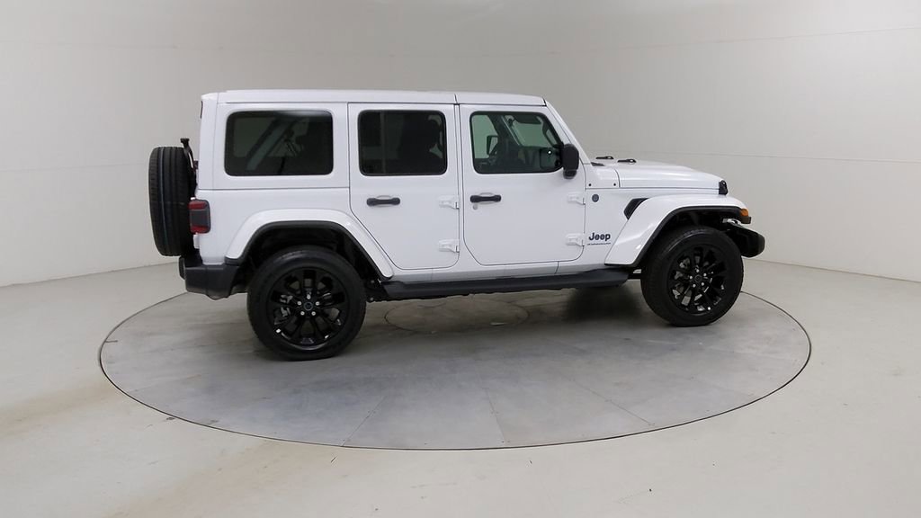 Used 2025 Jeep Wrangler Unlimited Sahara AWD/4WD image 12