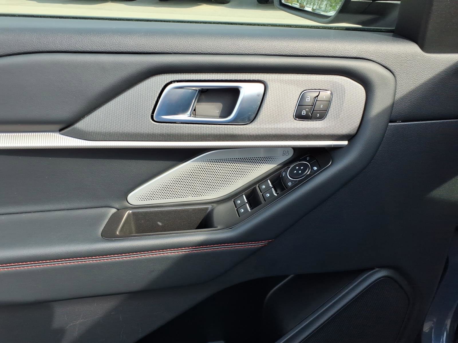 Certified 2025 Ford Explorer ST AWD/4WD image 11