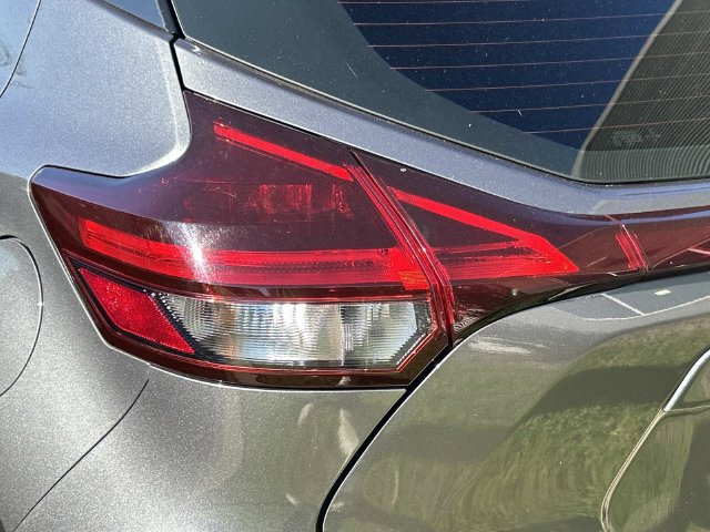 Used 2022 Nissan Kicks SR FWD image 11