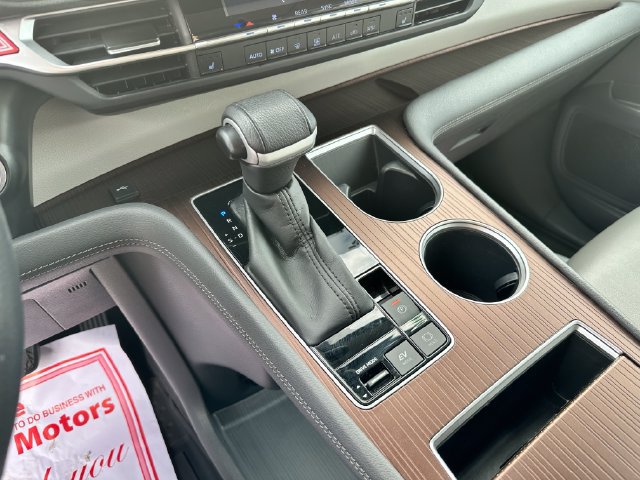 Used 2022 Toyota Sienna XLE FWD image 16