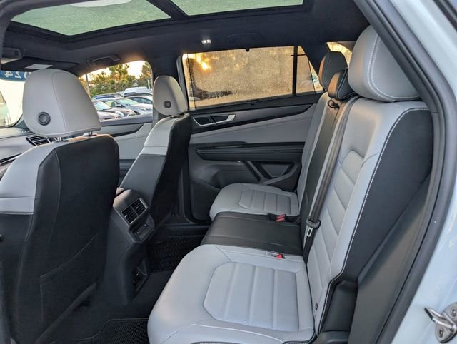 Used 2024 Volkswagen Atlas Cross Sport SEL R-Line AWD/4WD image 10