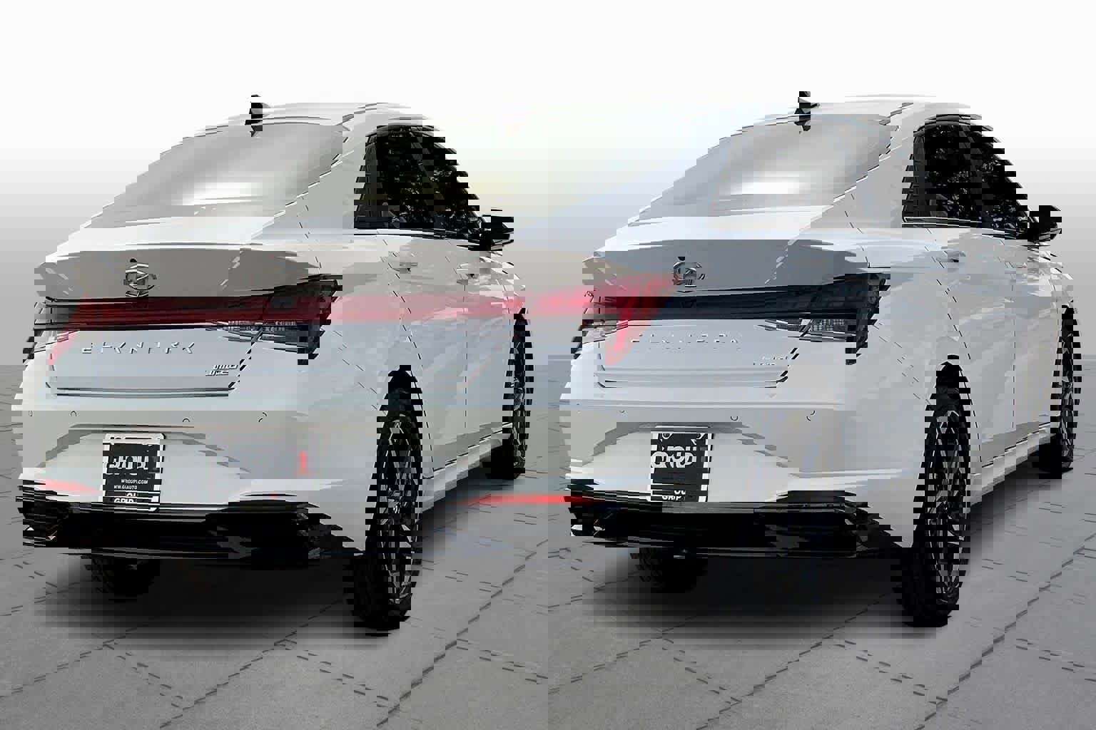 Used 2023 Hyundai Elantra Limited image 3