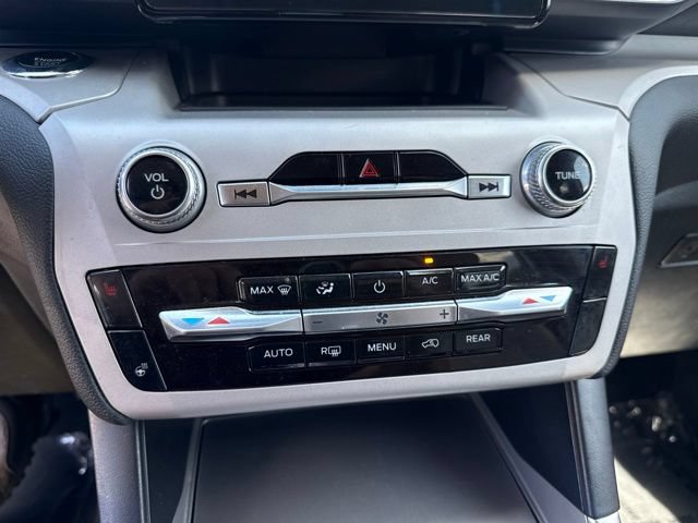 Certified 2024 Ford Explorer XLT w/ Equipment Group 202A AWD/4WD image 18