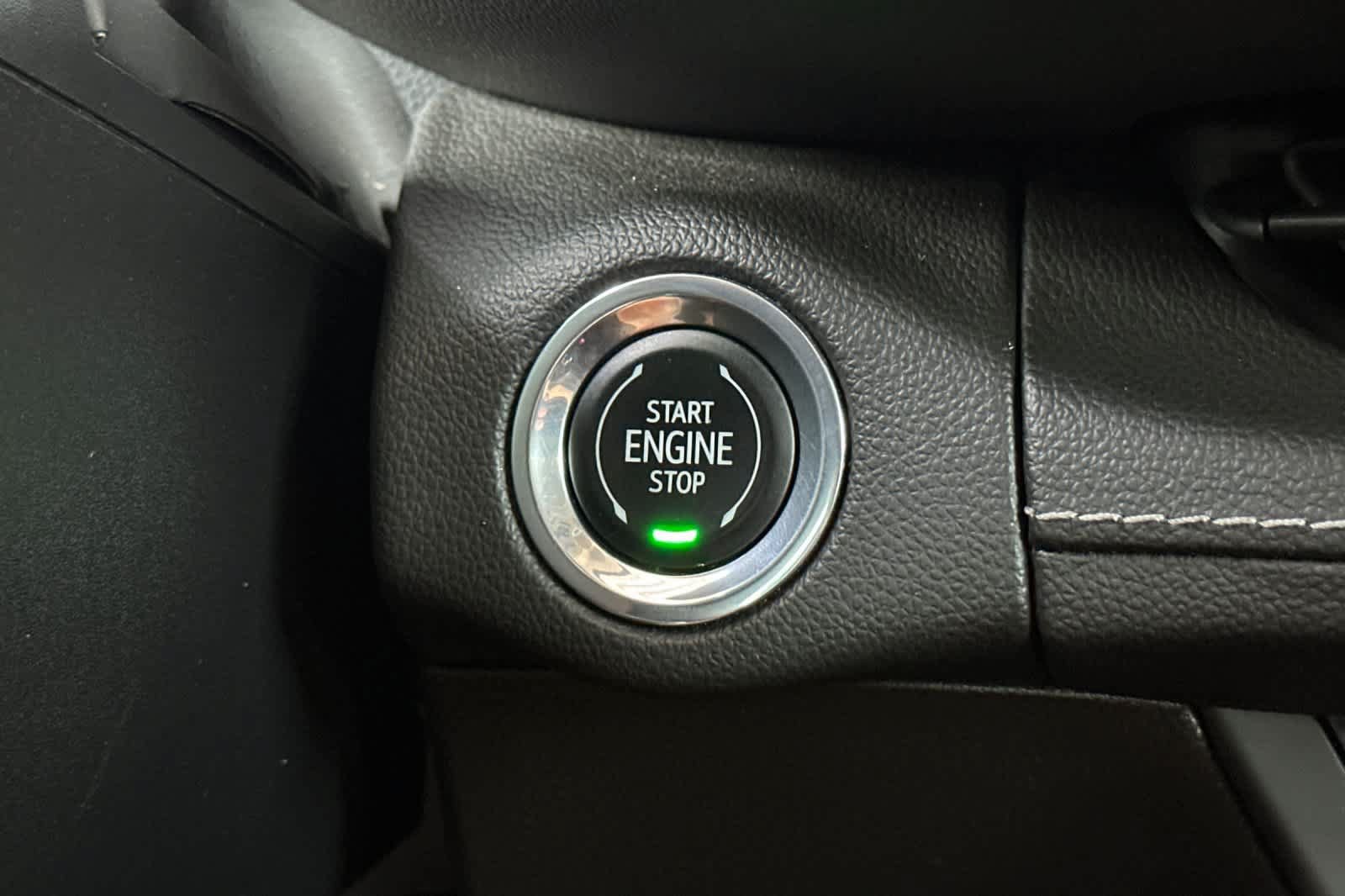 Used 2022 Buick Envision Essence w/ Technology Package I FWD image 22