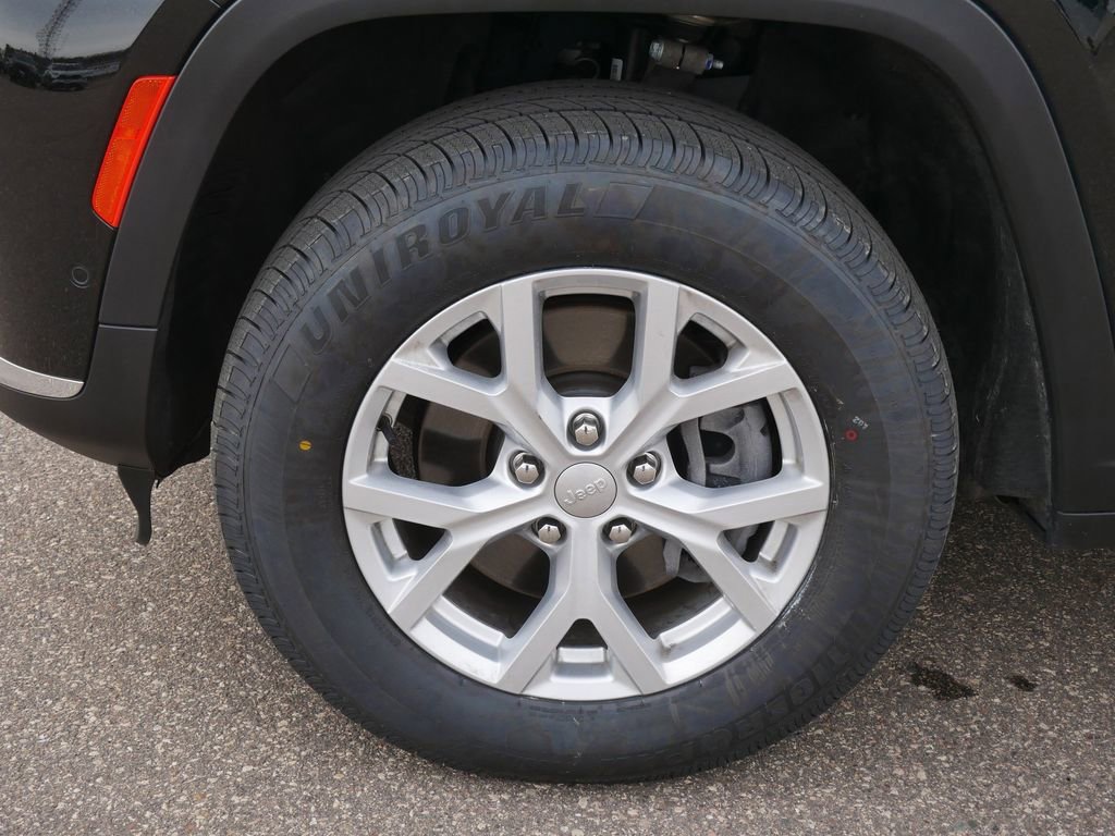 Used 2023 Jeep Grand Cherokee L Limited w/ Luxury Tech Group II AWD/4WD image 7