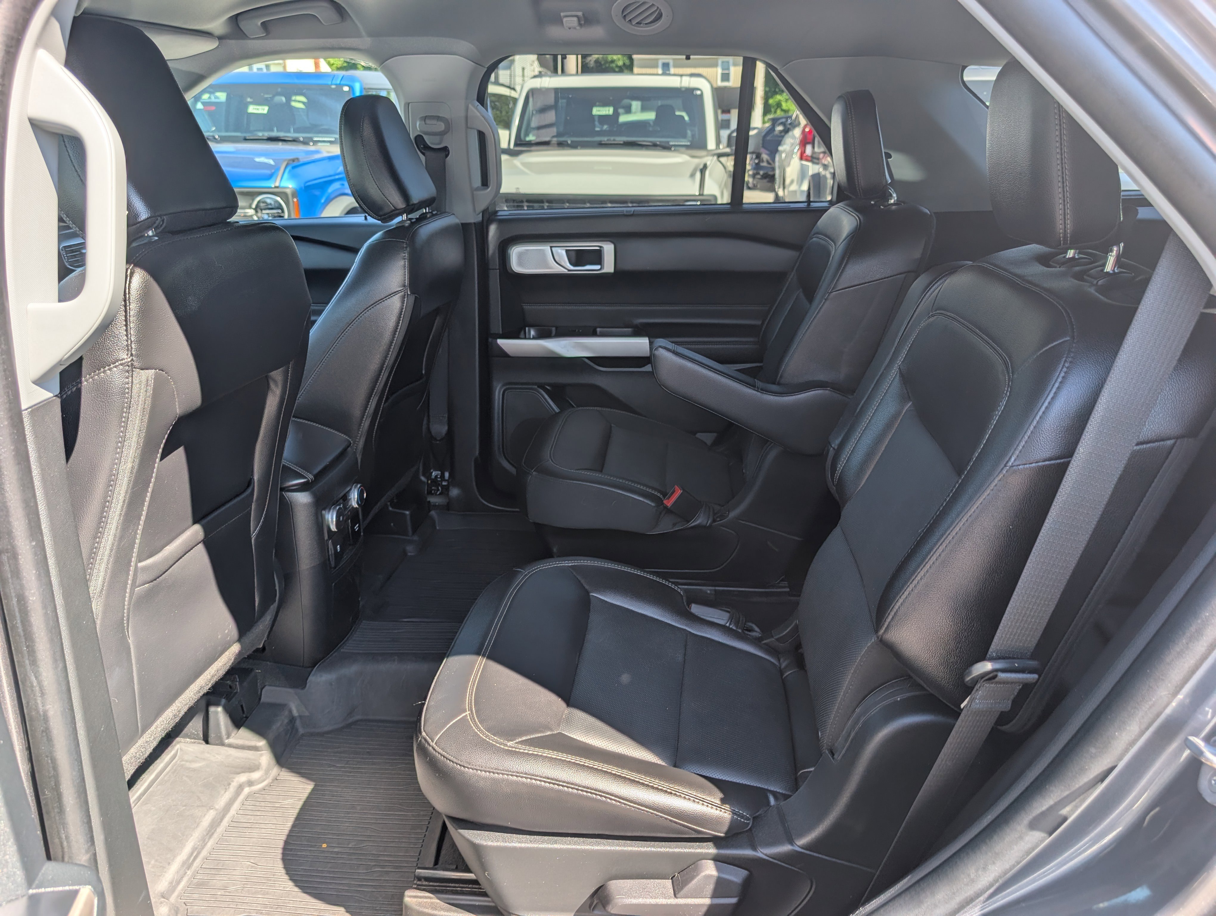 Certified 2022 Ford Explorer Limited w/ Limited Technology Package AWD/4WD image 18