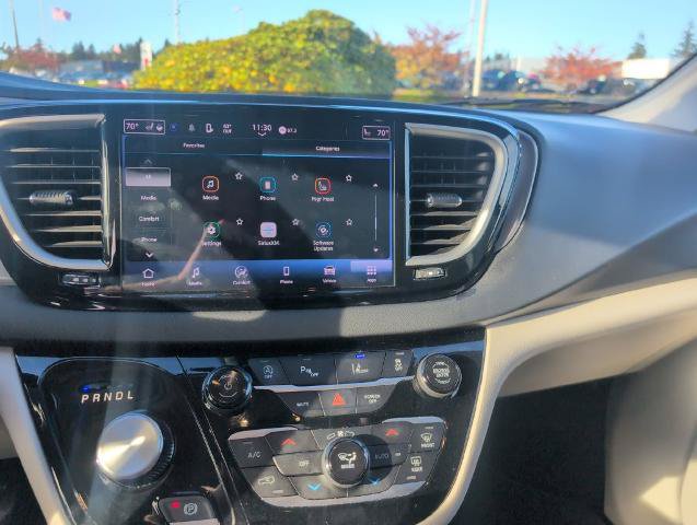 Used 2024 Chrysler Pacifica Touring-L FWD image 25