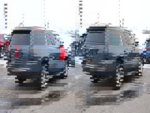 Used 2020 Chevrolet Suburban Premier image 3