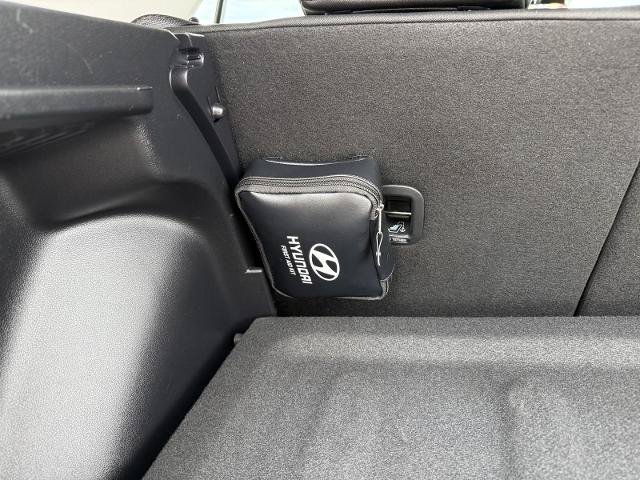 Used 2024 Hyundai Venue SEL FWD image 11