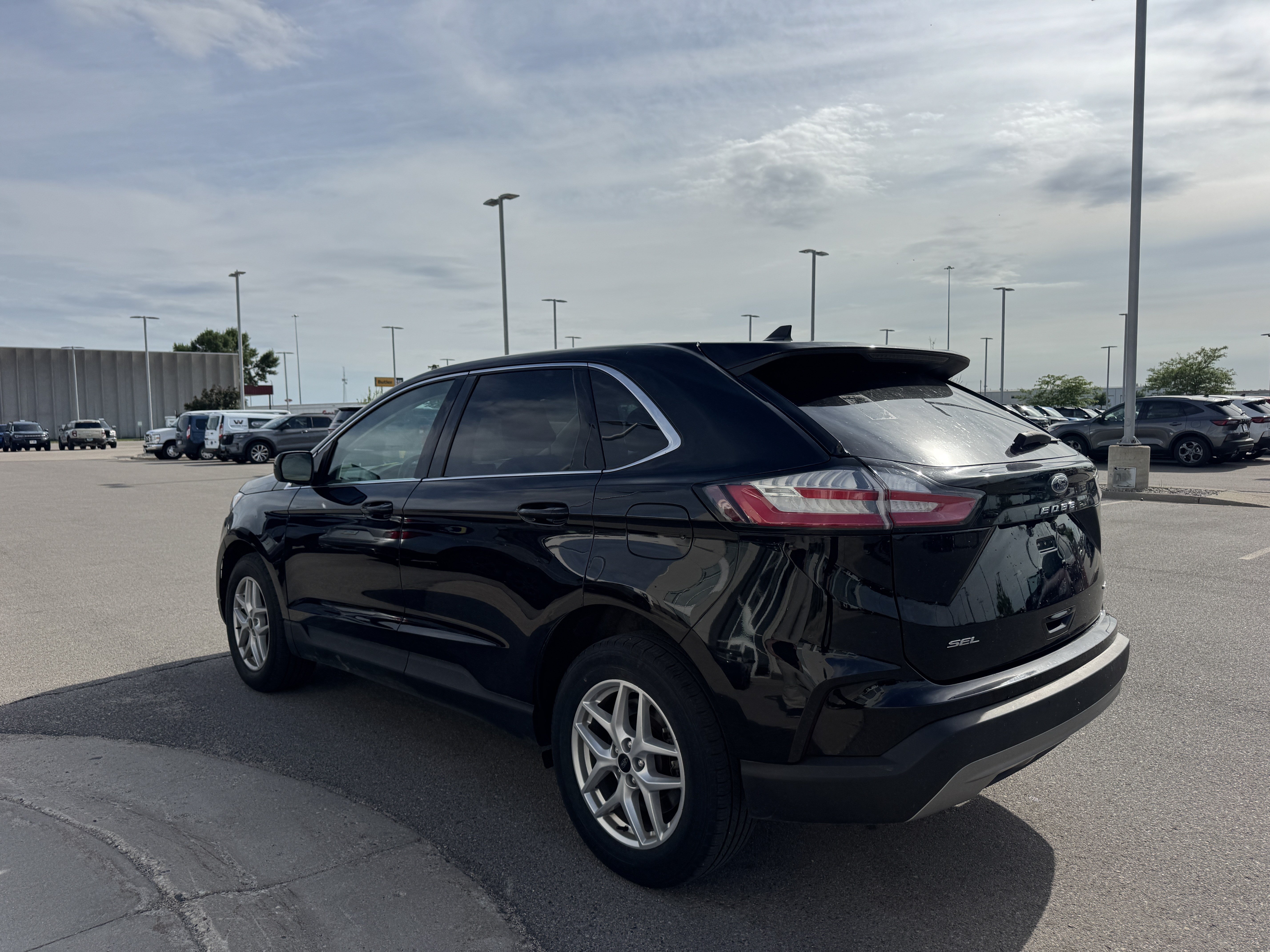 Certified 2024 Ford Edge SEL w/ Convenience Package AWD/4WD image 3