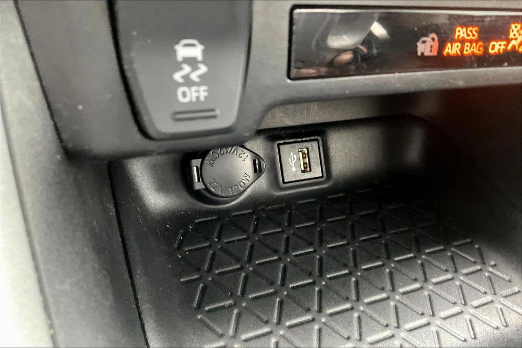 Used 2023 Toyota RAV4 XLE FWD image 16